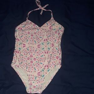 Adorable swimsuit for ur little girl